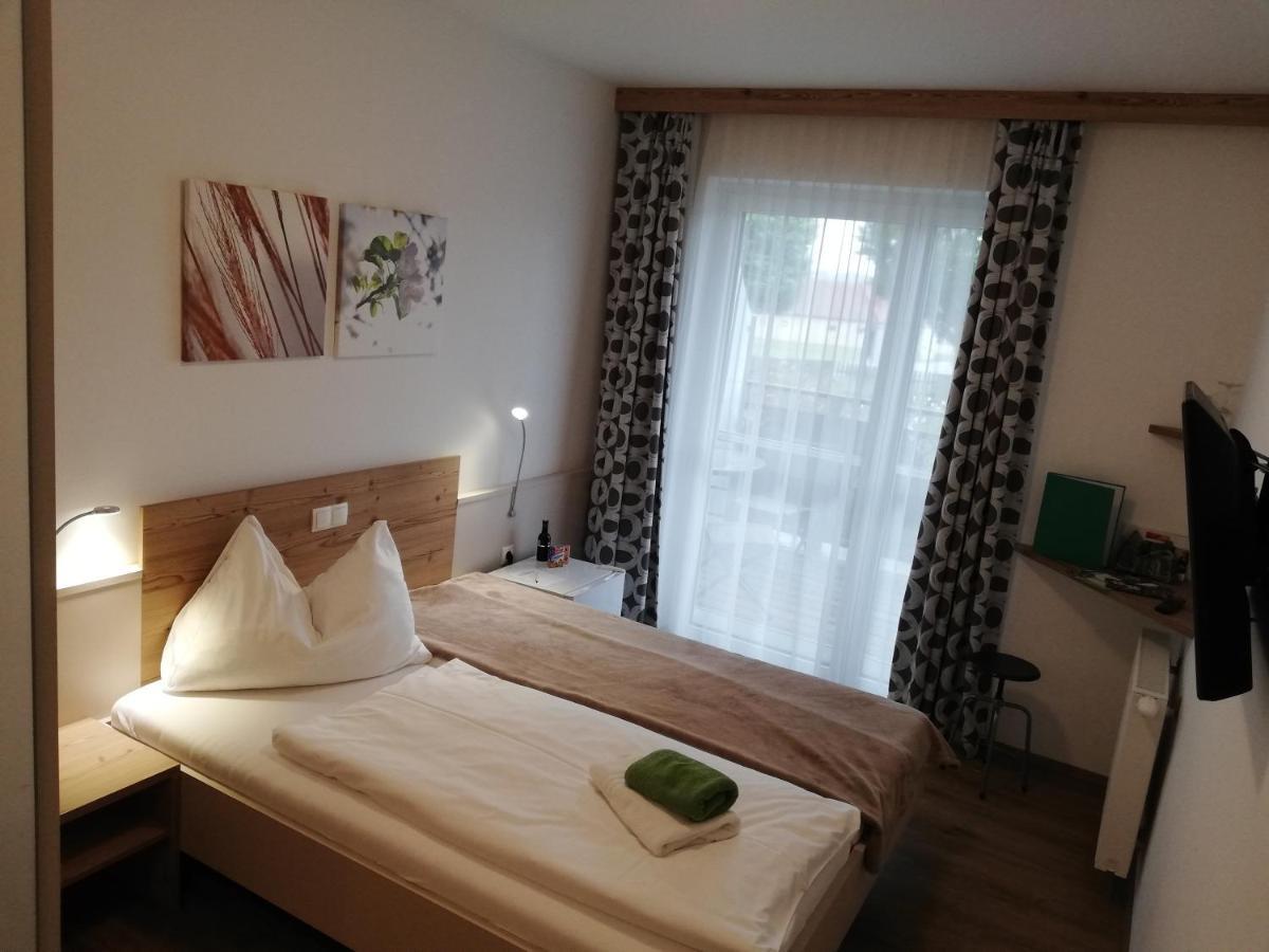 Hotel & Fruehstueckspension Raabtal Фельдбах Экстерьер фото